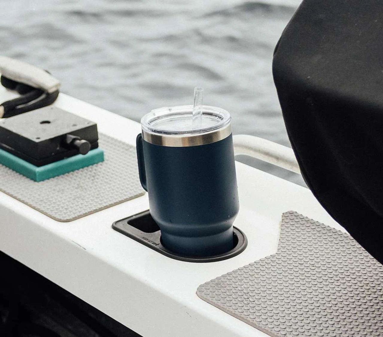 YETI Rambler 35oz Mug With Straw Lid 12 YETI Rambler 35oz Mug With Straw Lid - Image 12